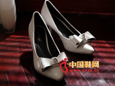 ����ū2014�¿�ŮЬ ʱ�м�ͷ������߸�ŮЬ