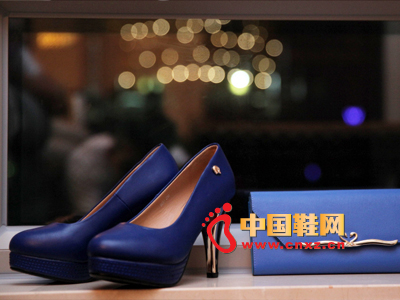 ����ū2014�����¿�ŮЬ ʱ�з�ˮ̨�߸�ŮЬ