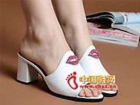 ŵ����˼2014�¿�ʱ�а�ɫ�߸�Ůʿ����