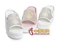 ŵ����˼2014�¿�ʱ��ŮЬ