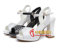 ŵ����˼2014�¿�ʱ��ŮЬ