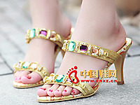 ŵ����˼2014�¿�ʱ��ŮЬ