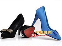 ŵ����˼2014�¿�ʱ��ŮЬ