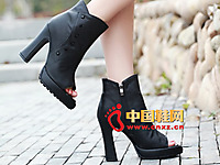 ŵ����˼2014�¿�ʱ��ŮЬ