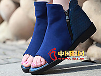 ŵ����˼2014�¿�ʱ��ŮЬ