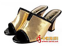 ŵ����˼2014�¿�ʱ��ŮЬ