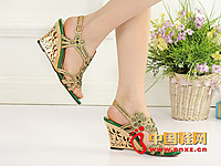 ŵ����˼2014�¿�ʱ��ŮЬ