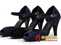 ŵ����˼2014�¿�ʱ��ŮЬ