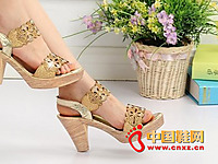 ŵ����˼2014�¿�ʱ��ŮЬ