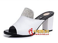 ŵ����˼2014�¿�ʱ��ŮЬ