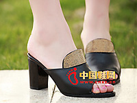 ŵ����˼2014�¿�ʱ��ŮЬ