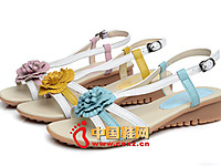 ŵ����˼2014�¿�ʱ��ŮЬ