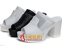 ŵ����˼2014�¿�ʱ��ŮЬ