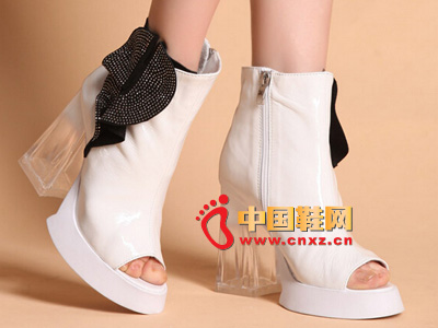 AIMALY����2014�¿�ŷ��ʱ����Ƥ��״ָ߸�ŮЬ��ˮ̨�����ѥ