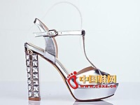 �����¿�ʱ��ŮЬ ��ˮ̨���߸���Ь