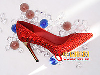 ����¿�ʱ�и߸�Ů��Ь