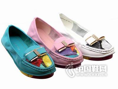 ��ٱ���ʱ��ŮЬ