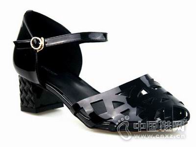 ��ٱ���ʱ��ŮЬ