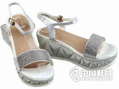 ��ٱ���ʱ��ŮЬ