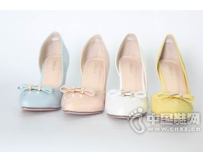 ����ɯ2015�¿�ʱװЬ