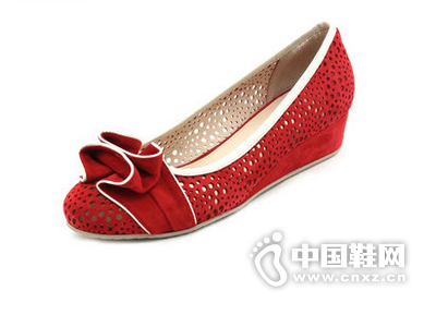 ������ 2015�¿���Ƥ����Ů��Ь