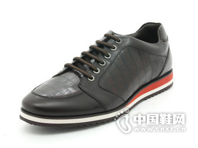 ������ 2015�¿������ʱ���ο��¸�Ů��Ь��Ь