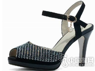 �ݲ�ʫ2015�¿�ŮЬ��Ʒ