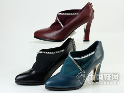 ������2015�¿�ŮʱװЬ��Ʒ