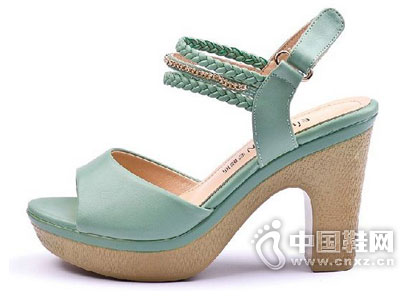 ����˹ŮЬ�¿��Ʒ