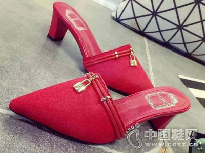 ������ɫŮЬ�¿��Ʒ