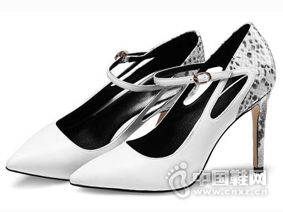 ����ƤЬ2016�߸�ʱ�е�Ь�¿�