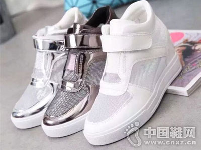 ŷ�׸�ʱ��ŮЬ�¿����У�