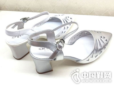 ŷ�׸�ʱ��ŮЬ�¿��п���Ь