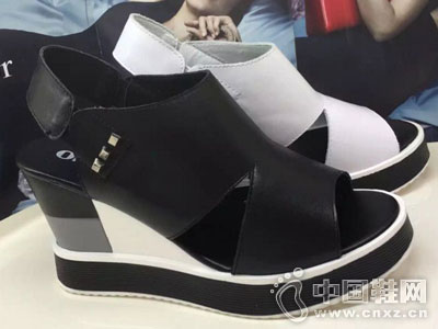 ŷ�׸�ʱ��ŮЬ�¿��¸���Ь