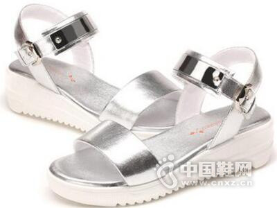 ������2016�ļ��¿�ʱ�н���Ƥ���к���ɸ�׷�����Ь