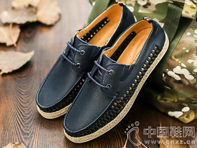 ŷ�ױ������¿�ʱ������ƤЬӢ����Ƥ͸��Ь