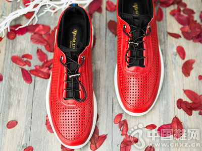 ŷ�ױ������¿�ʱ��������Ь��Ƥ�˶�Ь