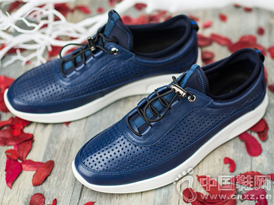 ŷ�ױ������¿�ʱ��������Ь��Ƥ�˶�Ь