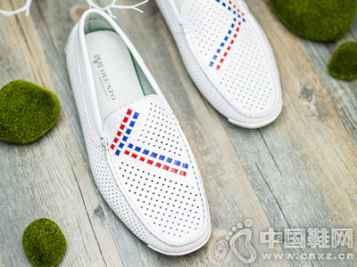 ŷ�ױ��ļ��¿�ʱ�ж���Ь