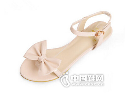 ���ɶ�2016�ļ��¿���ЬŮ������һ�ִ��͸�Ь