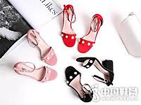 2017�ļ����鶹һ�ִ��ָ���Ь��SƤʱ�и߸�Ů��Ь