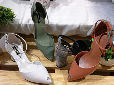 2018�����¿�ŮЬ