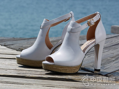 ����ūЬ��2018�¿��п���Ь��Ʒ