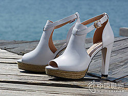 ����ūЬ��2018�¿��п���Ь��Ʒ