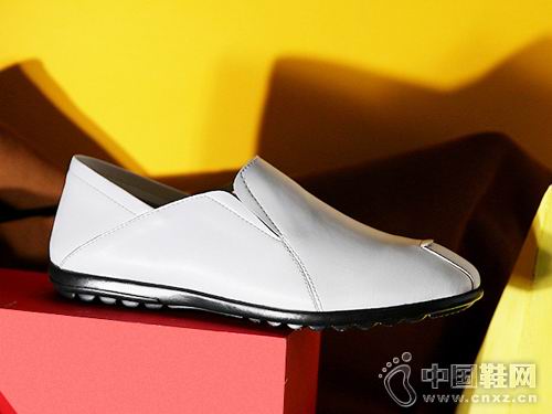 ��ţ��������Ь2018�¿����е�Ь