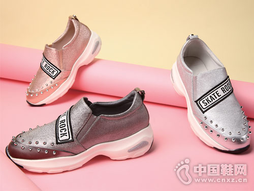 ʥ����ŮЬ2018�¿����˶�Ь