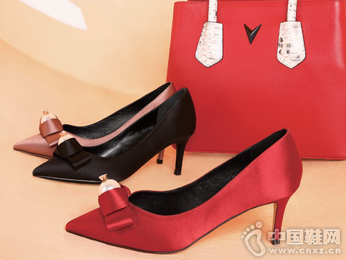 ʥ����ŮЬ2018�¿�߸���Ь