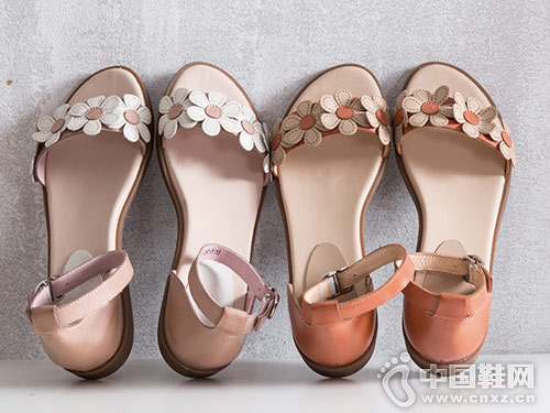 ����ŮЬ2018�¿�ƽ����Ь