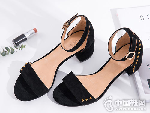 ����ŮЬ2018�¿�ƽ����Ь