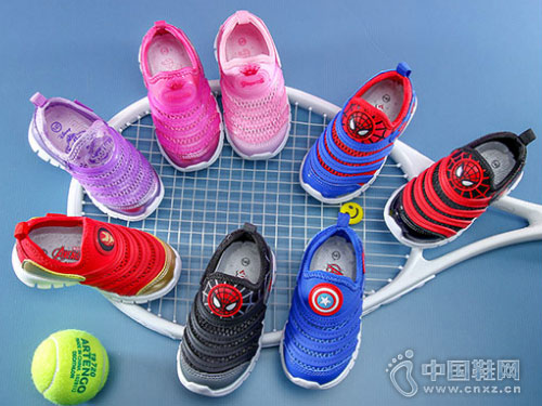 ��ʿ��ͯЬ2018�¿������˶�Ь